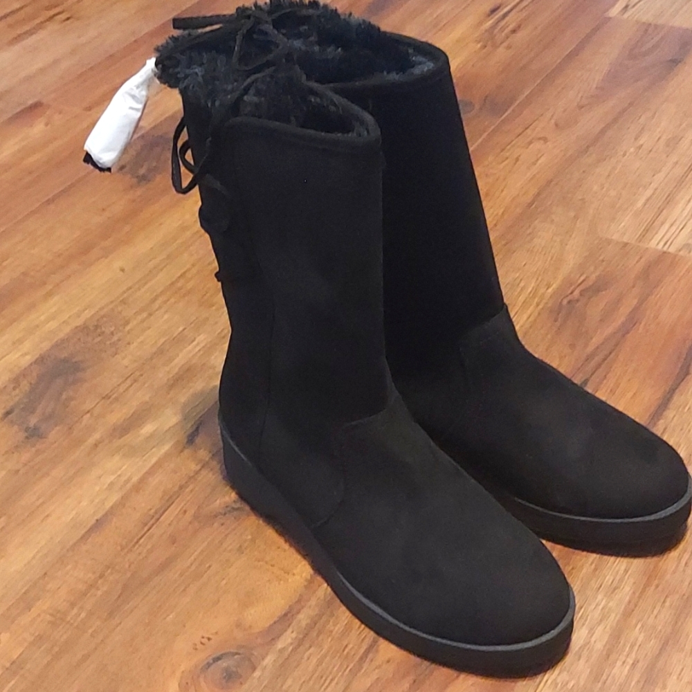 Black winter boots